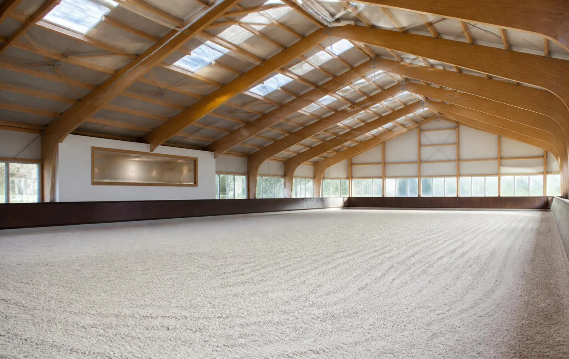 So wird die Reithalle Visualisierung der 25 x 45 Meter grossen Reithalle mit Holzbinderdach